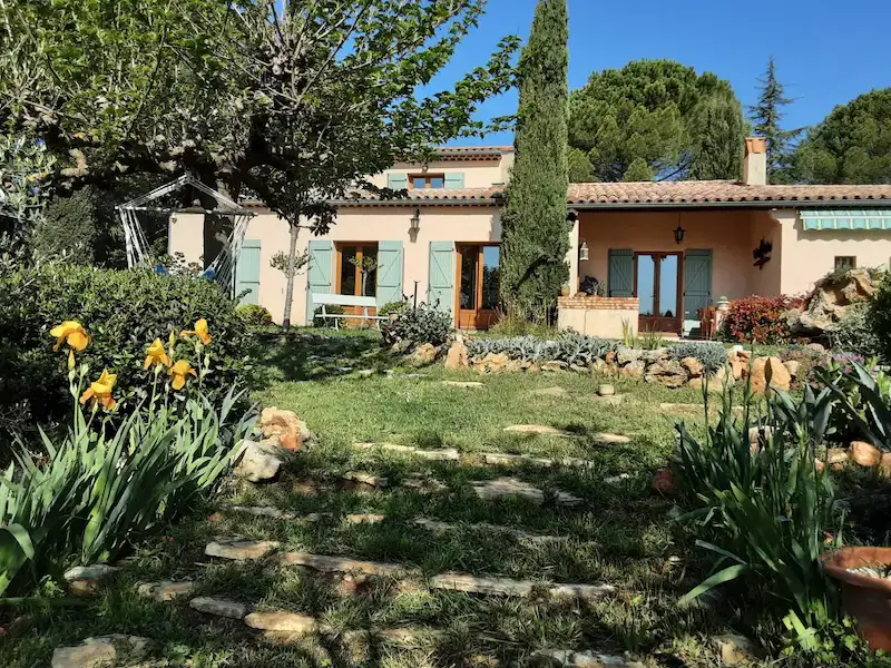 Maison d’Hôtes Carpe Diem avec piscine à Draguignan